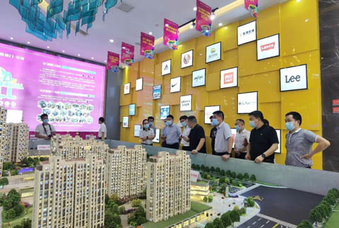 8月17日，石门县县领导莅临东城时代广场视察指导工作
